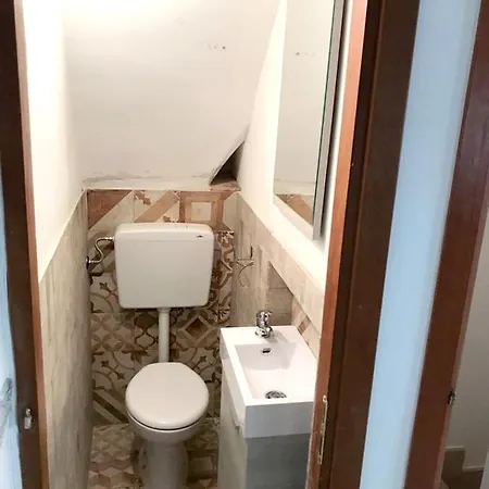 דירה Modern In With Air Conditioning