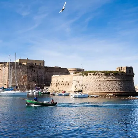 Modern In With Air Conditioning דירה