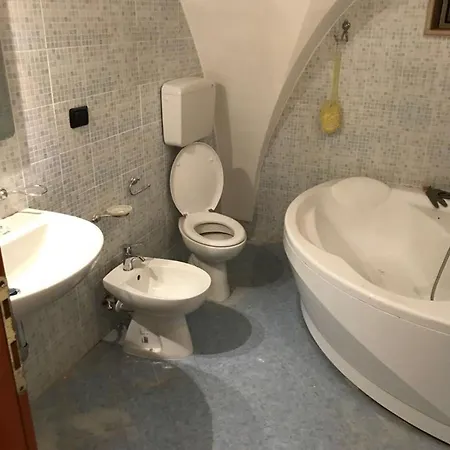 Modern In With Air Conditioning Apartment