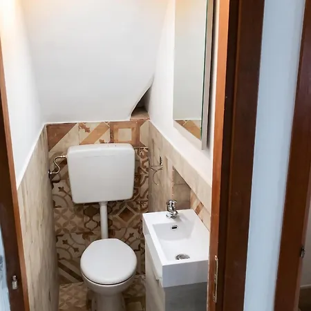 Modern In With Air Conditioning *