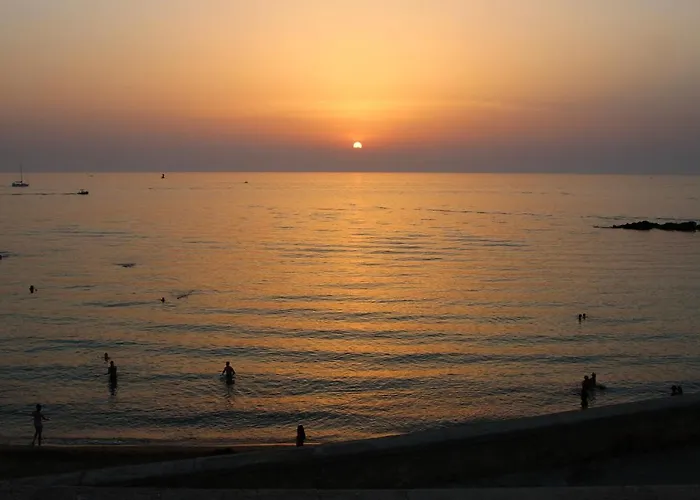 Modern In With Air Conditioning *